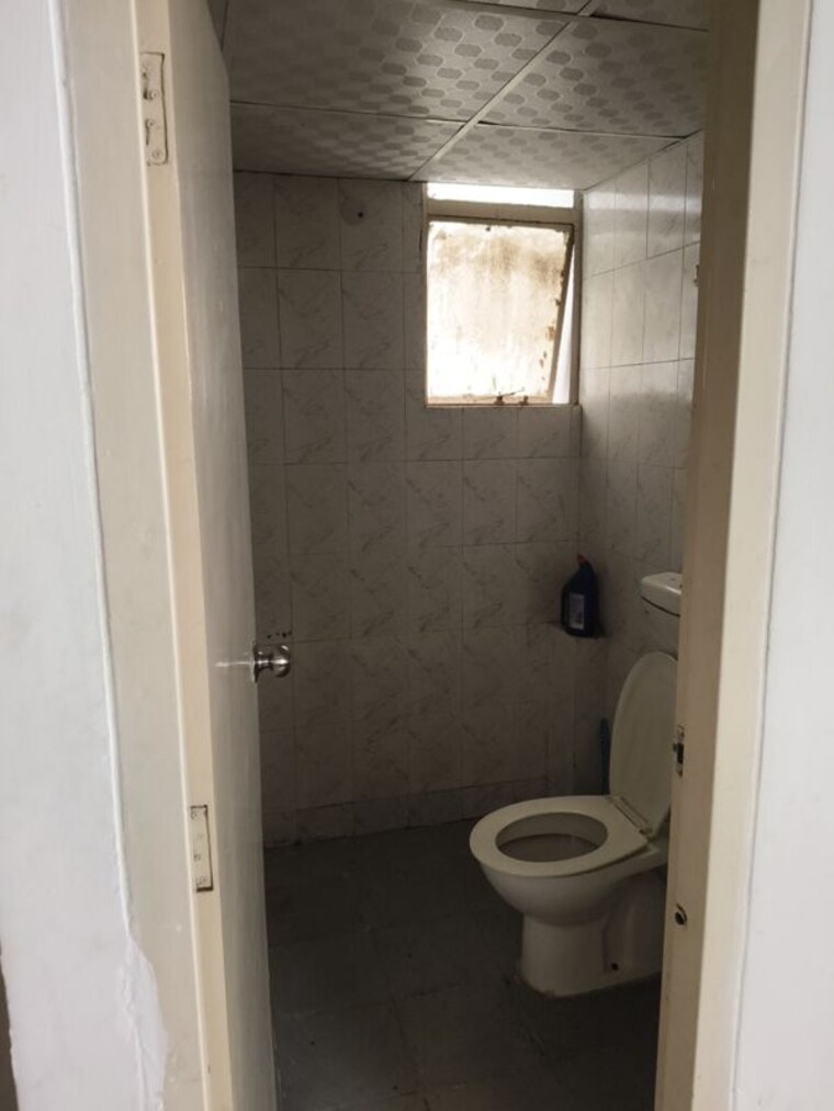 Bathroom, zara-aavaas 2 Bedroom 900 Sq.Ft. Apartment In Sector 104 Gurgaon 10374439