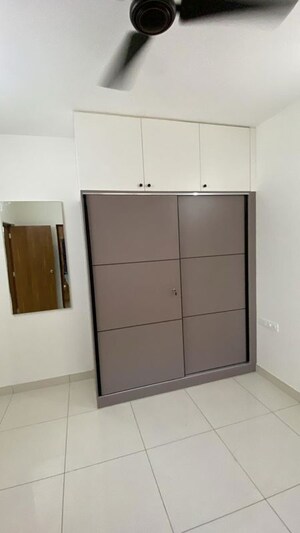 Room in 2 BHK Apartment at Prestige Finsbury Park Hyde, Bagaluru – for Rent