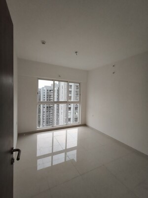 Room in 2 BHK Apartment at Lodha Amara, Kolshet Road – for Rent