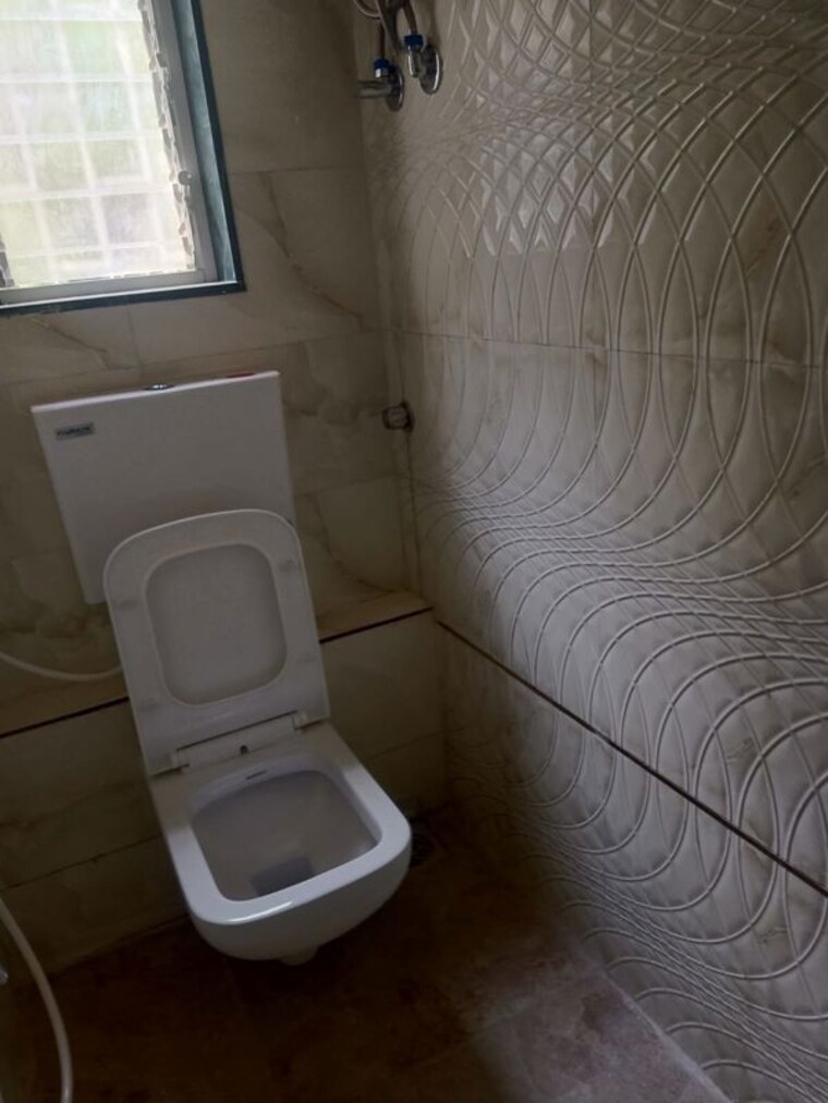 Bathroom, versova 2 Bedroom 900 Sq.Ft. Apartment In Versova Mumbai 10374493