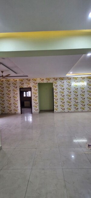 Bedroom in 3 BHK Builder Floor at Kondapur – for Rent