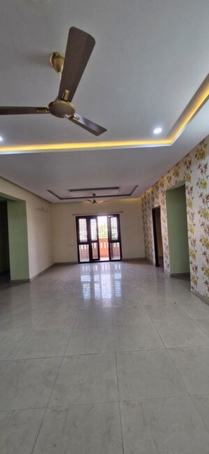 Room in 3 BHK Builder Floor at Kondapur – for Rent