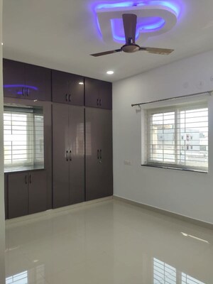 Room in 3 BHK Builder Floor at Kondapur – for Rent