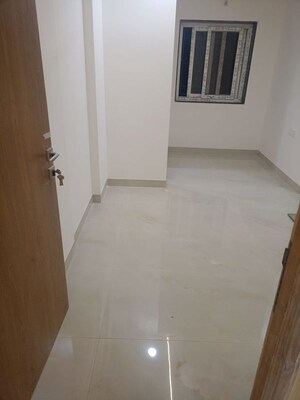 Room in 3 BHK Apartment at Narendra Nagar – for Rent