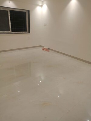 Room in 3 BHK Apartment at Narendra Nagar – for Rent