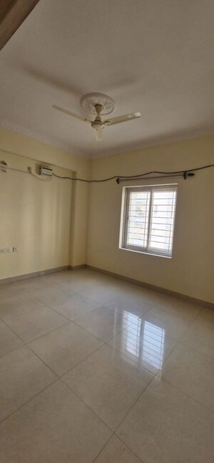 Room in 2 BHK Builder Floor at Kondapur – for Rent