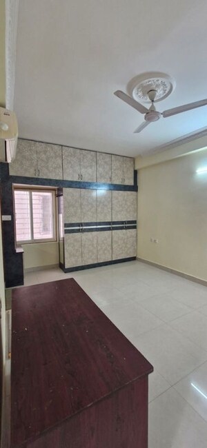 Room in 2 BHK Builder Floor at Kondapur – for Rent