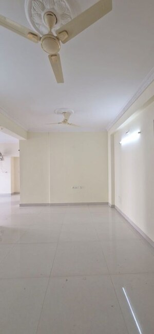 Room in 2 BHK Builder Floor at Kondapur – for Rent