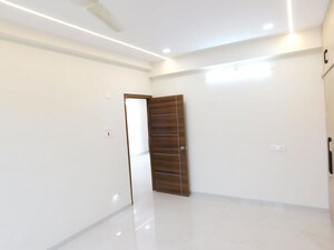 Room in 3 BHK Builder Floor at Kondapur – for Rent