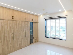 Room in 3 BHK Builder Floor at Kondapur – for Rent
