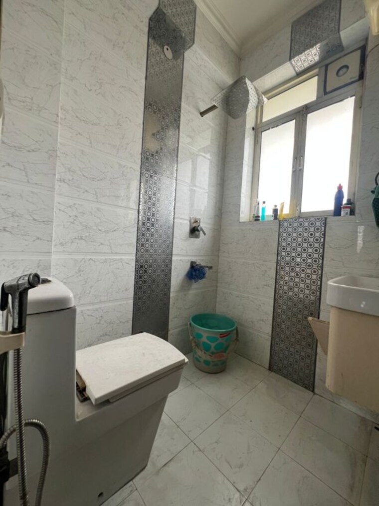 Bathroom, vasant-apartment-mayur-vihar 3.5 Bedroom 1050 Sq.Ft. Apartment In Mayur Vihar 1 Delhi 10374552
