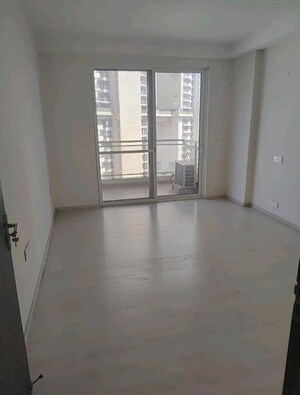 Room in 5 BHK Apartment at Experion Windchants, Sector 112 – for Rent