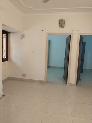 Room in 3 BHK Apartment at Sarita Vihar – for Rent