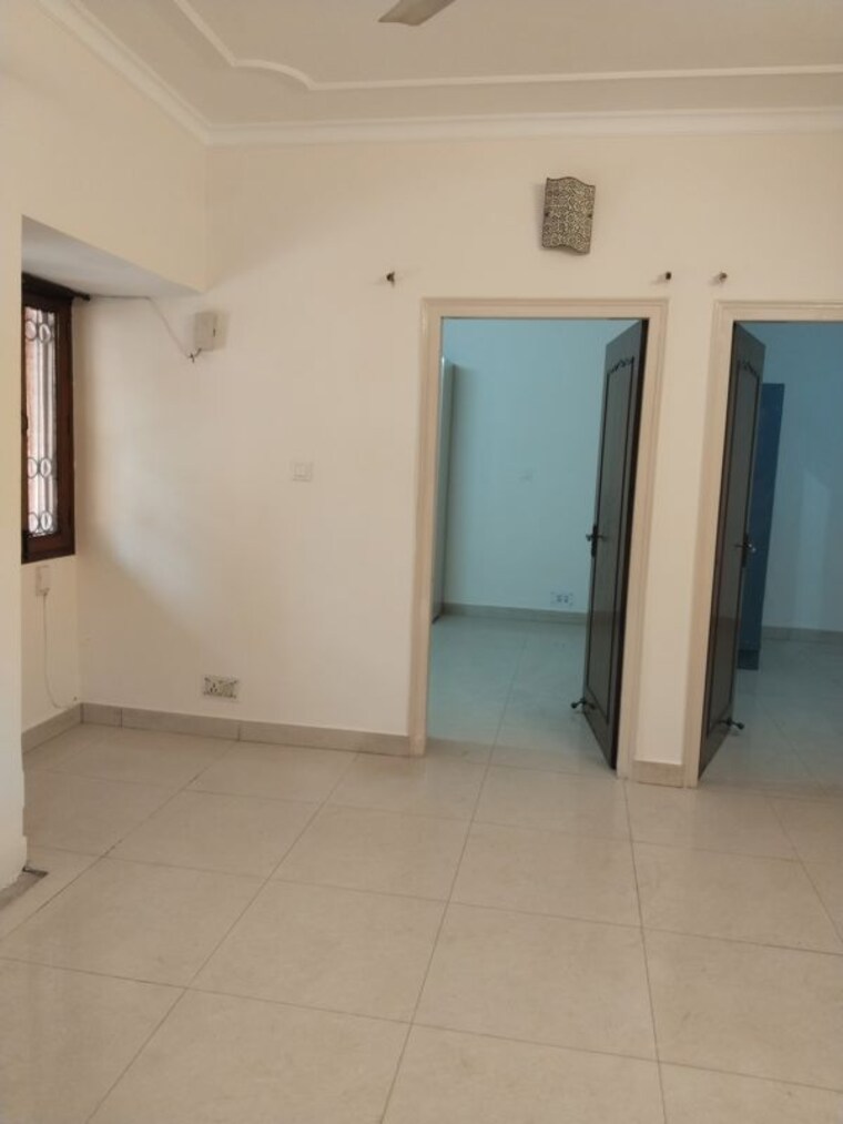 Room, sarita vihar 3 Bedroom 1900 Sq.Ft. Apartment In Sarita Vihar Delhi 10374583