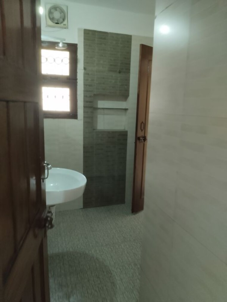 Room, sarita vihar 3 Bedroom 1900 Sq.Ft. Apartment In Sarita Vihar Delhi 10374583