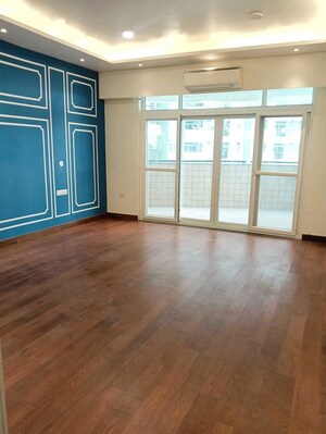 Room in 4 BHK Apartment at Parx Laureate, Sector 108 – for Sale