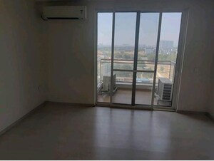 Room in 3 BHK Apartment at Hero Homes Gurgaon, Sector 104 – for Rent