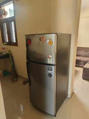 Furnished Amenities in 2 BHK Apartment at Penta Homes, Vip Road – for Rent