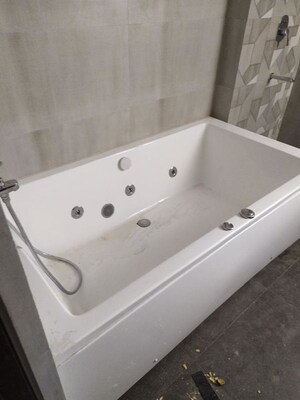 Furnished Amenities in 3.5 BHK Apartment at Microtek Greenburg, Sector 86 – for Rent