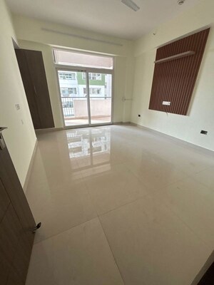 Room in 4 BHK Apartment at Parx Laureate, Sector 108 – for Rent
