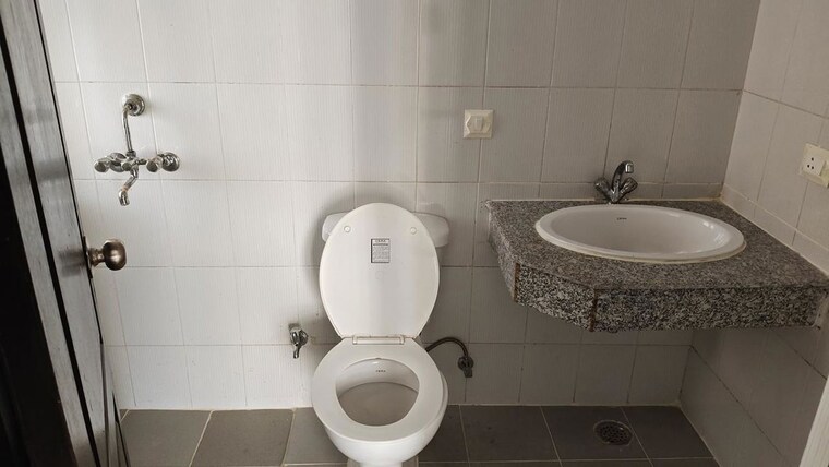Bathroom, krishna-palace-faridabad 4 Bedroom 500 Sq.Yd. Builder Floor In Sector 15a Faridabad 10374629