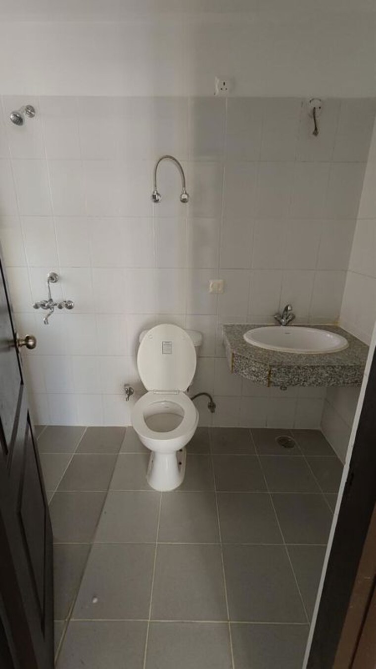 Bathroom, krishna-palace-faridabad 4 Bedroom 500 Sq.Yd. Builder Floor In Sector 15a Faridabad 10374629