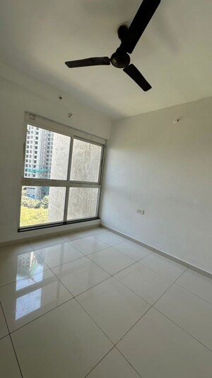 Room in 1 BHK Apartment at Raunak 108, Kasarvadavali – for Rent