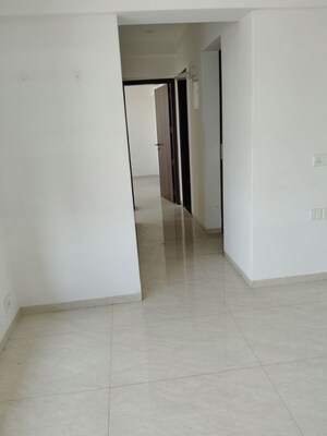 Room in 2 BHK Apartment at Supreme 19, Lokhandwala – for Rent