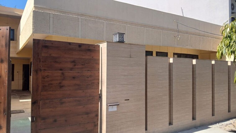 undefined, sector 14 3 Bedroom 350 Sq.Yd. Independent House In Sector 14 Faridabad 10352741