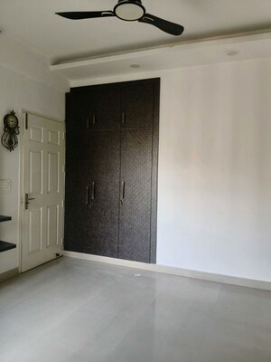 Room in 3 BHK Apartment at Paramount Floraville, Sector 137 – for Sale
