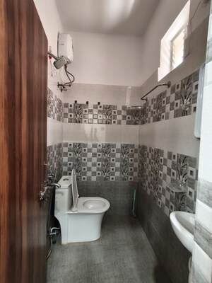 Bathroom in 1 BHK Apartment at Sriram Nagar – for Rent