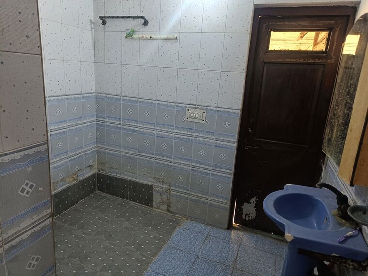 Bathroom, sector 41 1 RK 850 Sq.Ft. Independent House In Sector 41 Noida 10374716