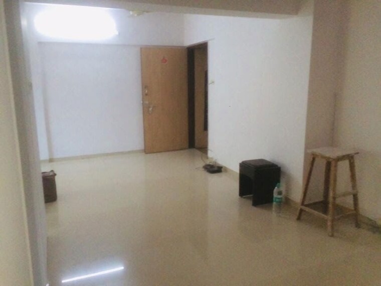 Room, irani-building Commercial Shop 250 Sq.Ft. In Parel Mumbai 10372334