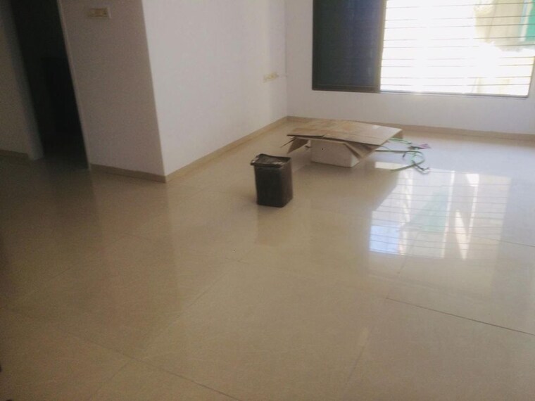 Room, irani-building Commercial Shop 250 Sq.Ft. In Parel Mumbai 10372334