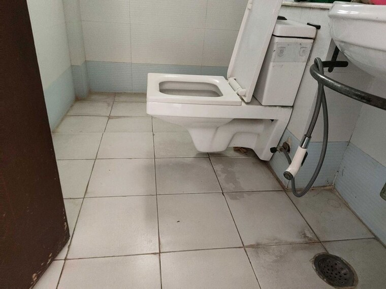 Bathroom, purvanchal-royal-park 3 Bedroom 1315 Sq.Ft. Apartment In Sector 137 Noida 10374725
