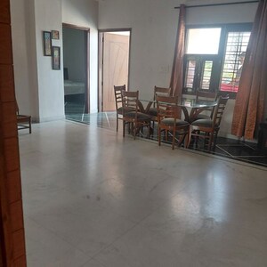 Room in 4 BHK Apartment at Sector 15 ii – for Rent