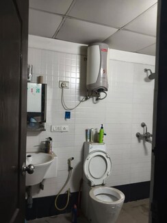 2.5 BHK + Study Room Apartment For Rent in Mahagun Moderne