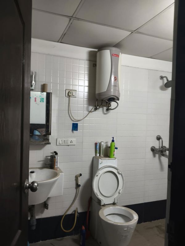 2.5 BHK + Study Room Apartment For Rent in Mahagun Moderne