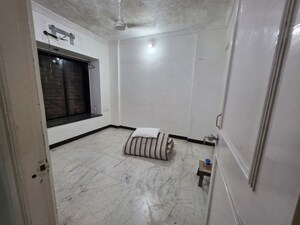 Room in 2 BHK Apartment at Solitaire Heights, Malad West – for Rent