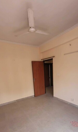 Room in 3 BHK Apartment at Supertech Ecociti, Sector 137 – for Sale