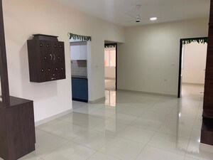 Room in 2.5 BHK Apartment at Shriram Luxor, Hennur Road – for Rent
