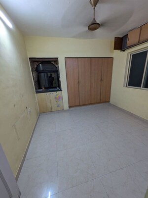 Room in 1 BHK Apartment at Raunak Residency Thane, Pokhran Road No One – for Rent