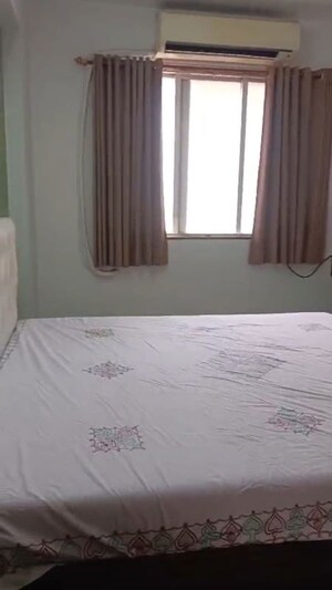 Room in 2 BHK Apartment at Kanakia Spaces Niharika, Manpada – for Rent