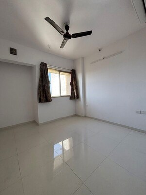 Room in 1 BHK Apartment at Dedhia Elita, Kasarvadavali – for Rent