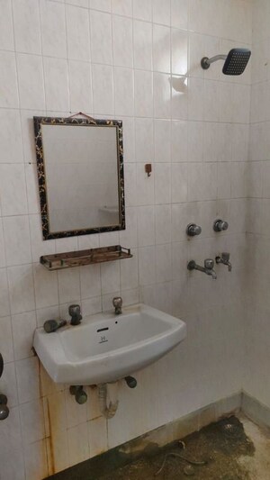 Bathroom in 3 BHK Apartment at Alpha 1 RWA, Alpha 1 Greater Noida – for Rent