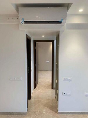 Room in 2 BHK Apartment at Hiranandani Highland, Powai – for Sale