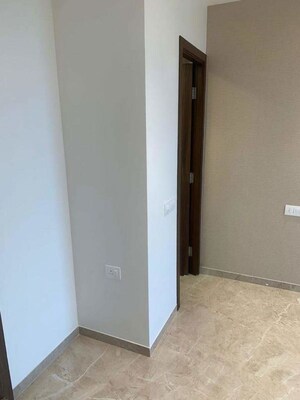 Room in 2 BHK Apartment at Hiranandani Highland, Powai – for Sale