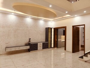 Room in 3 BHK Builder Floor at Sector 5 – for Rent