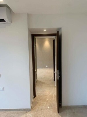 Room in 2 BHK Apartment at Hiranandani Highland, Powai – for Sale