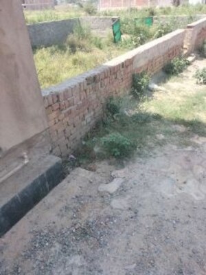  Plot For Sale in Noida Central